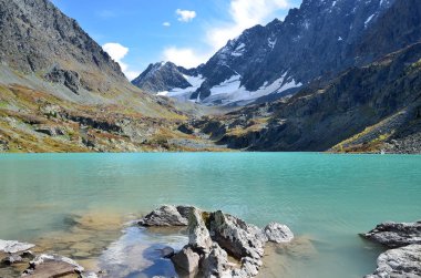 Sonbaharda Rusya, Altay Dağları, göl Kuyguk (Kuiguk)