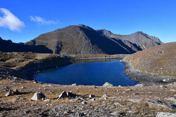 Arkhyz Rússia Lago Perevalnoye Abaixo Passo Rechepsta Outono — Fotografia de Stock