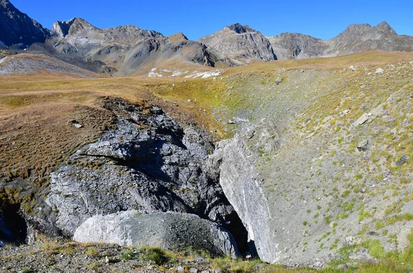 Rusia Fallo Geológico Las Montañas Arkhyz Cerca Del Lago Provalnoye — Foto de Stock