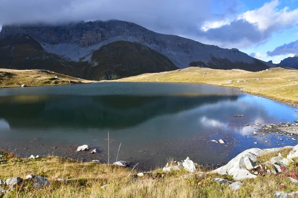 Rusia Arkhyz Atsgarskoye Lago Uno Los Lagos Zagedanskoye Pyatiozerye Tiempo — Foto de Stock