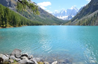 Büyük Shavlinskoe göl sunner, Altay Dağları, Rusya