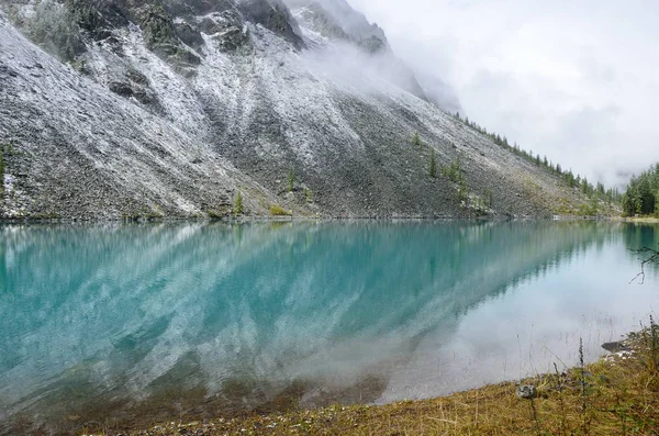 Rusland Berg Altaj Grote Shavlinskoye Meer Mistig Weer — Stockfoto