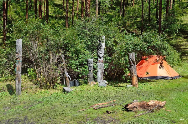 Namiot Turystyczny Polanie Idoli Nad Brzegiem Jeziora Shavlinskoe Republika Ałtaju — Zdjęcie stockowe