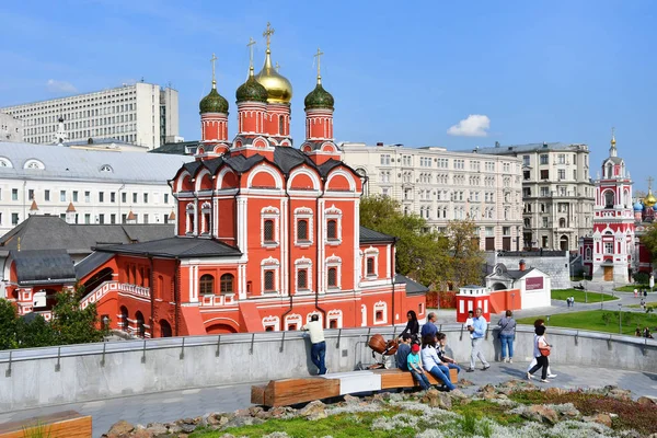 Mosca Russia Settembre 2018 Gente Che Cammina Parco Zaryadye Mosca — Foto Stock