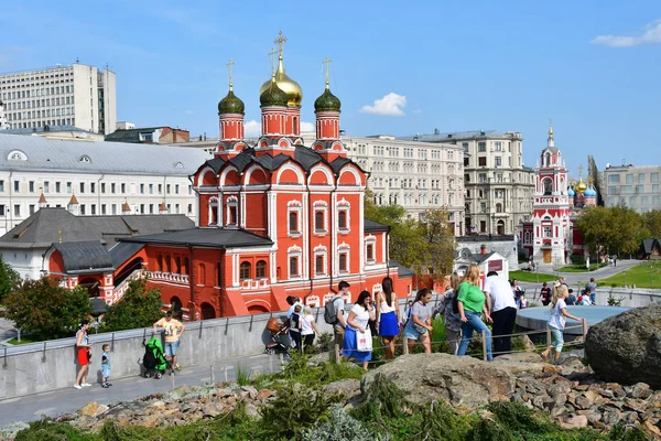 Moskau Russland September 2018 Spaziergänger Zaryadye Park Moskau Der Nähe — Stockfoto