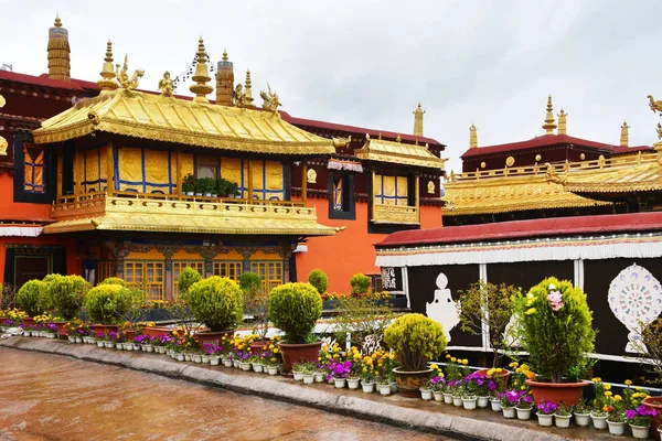 Tibet Lhasa Den Första Buddhistiska Templet Jokang Regnet — Stockfoto