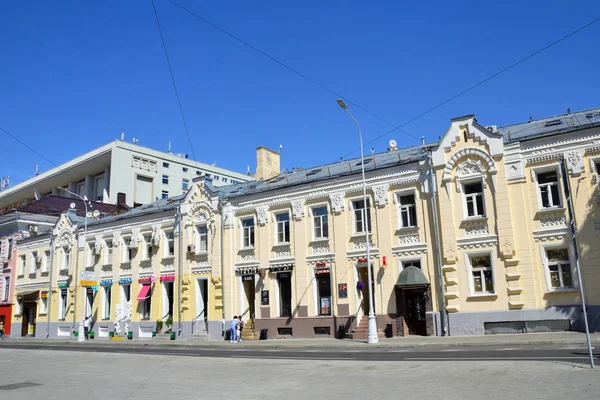 Moskow Rusia Agustus 2018 Orang Orang Berjalan Chistoprudny Boulevard Dekat — Stok Foto