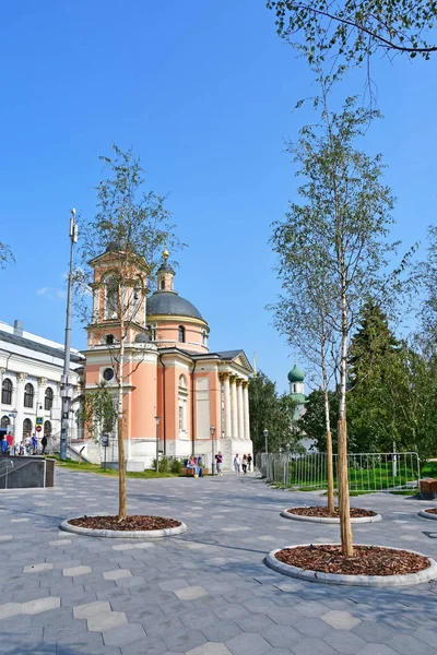 Moskau Russland September 2018 Menschen Die Der Nähe Der Kirche — Stockfoto