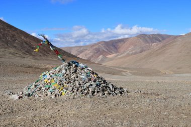 Yaz aylarında Tibet Platosu manzara
