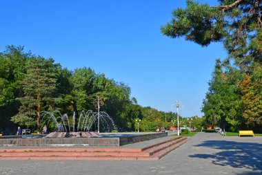 Nevinnomyssk, Rusya, Eylül, 13, 2018. Çeşme Boulevard, barış Güz içinde şehir Nevinnomyssk, Stavropol Krayı