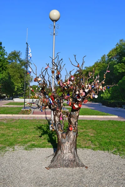 Bucharest Rumunia Września 2018 Ślub Drzewa Wykonane Brązu Całkowicie Zawieszony — Zdjęcie stockowe