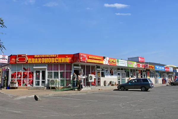 Nevinnomyssk Russie Septembre 2018 Voitures Garées Près Complexe Commercial Central — Photo