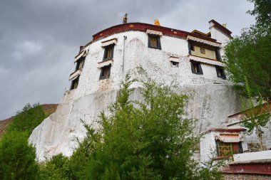 Çin, Tibet, Lhasa. Eski manastır Pabongka Haziran, 7.asır binalar