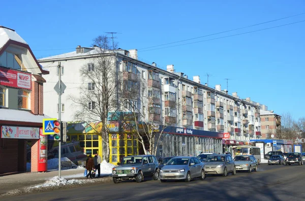 Archangelsk Rusland Februari 2018 Mensen Auto Troitsky Avenue Februari Zonnig — Stockfoto