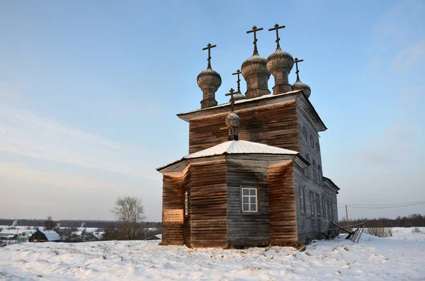 Abramovskaya Maloshuyka Vachevskaya スレテンスカヤ 1873 丘の上の教会 ロシア アルハンゲリスク地域 オネガ地区 — ストック写真