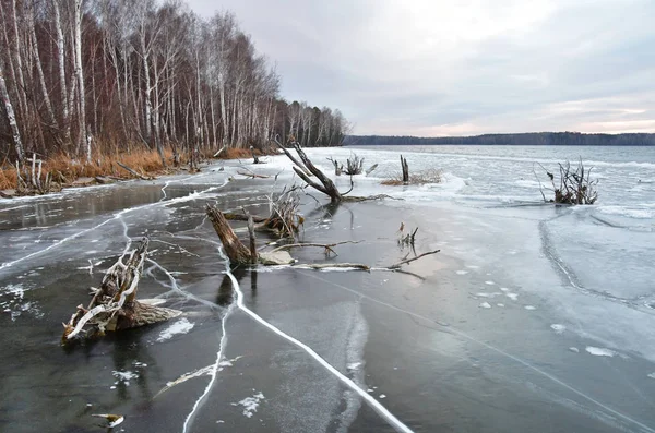 Winters Aanblik Van Lake Uvildy Naar Kust Van Het Eiland — Stockfoto