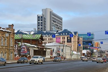 Chelyabinsk, Rusya, Aralık, 01, 2018. Araç sokak emek (Truda) kışın Chelyabinsk içinde bulunmaktadır