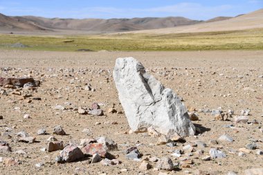 Tek taş Doring Gölü Ngangtse (Nganga (4690 m)), Çin, Tibet yakın duran