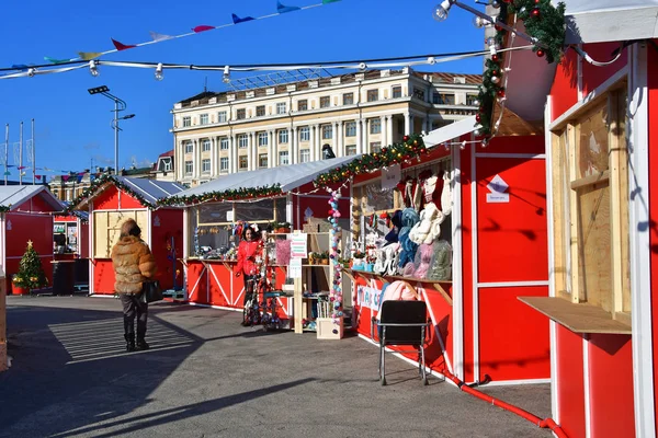 Vladivostok Rusia Diciembre 2018 Gente Está Feria Año Nuevo Plaza —  Fotos de Stock