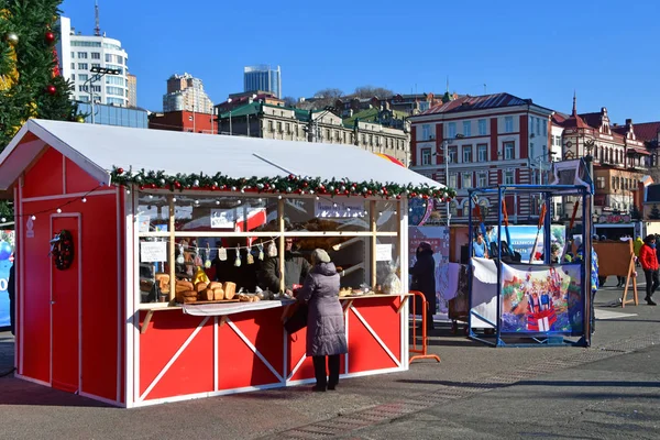 Vladivostok Rusia Enero 2019 Gente Compra Producto Feria Año Nuevo — Foto de Stock