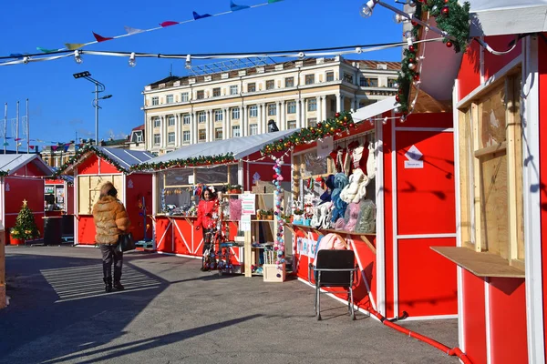 Vladivostok Rusia Diciembre 2018 Gente Está Feria Año Nuevo Plaza —  Fotos de Stock