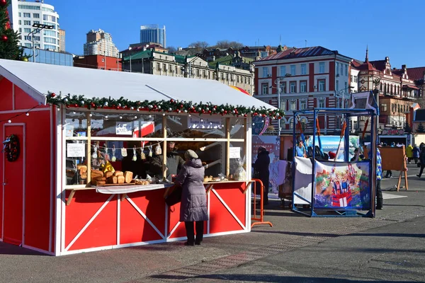 Vladivostok Russia January 2019 People Buy Product New Year Fair — Stock Photo, Image