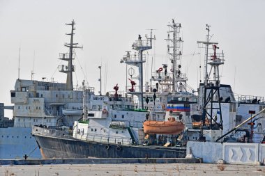 Vladivostok, Rusya, 19 Ocak 2019. Gemiler ayında Vladivostok gemi (Karabelnaya) set of su alanında demirleyen