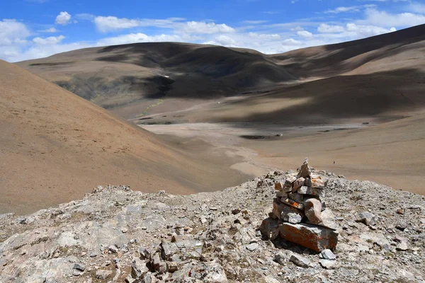 チベット高原の石の小さなピラミッド — ストック写真