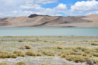 Transhimalayas Çin, Tibet, küçük gölde giderken Ringtor üzerinden Yakra yaz