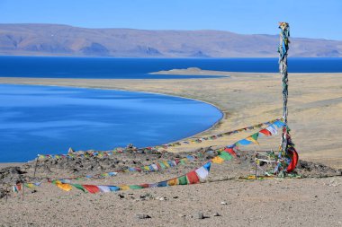 Çin. Büyük Göller Tibet. Göl Teri Tashi Namtso Haziran ayında güneşli gün