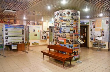 Yekaterinburg, Rusya, 25 Kasım 2018. Onur, tüm azizler şaşaalı Rusya Land kanında kiliseyle müzede Fuar