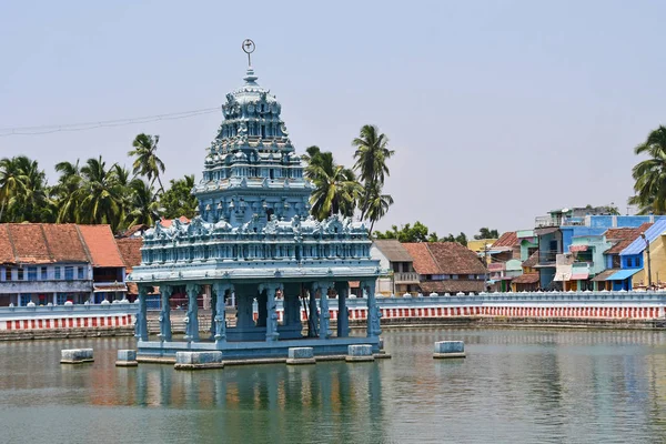 Inde Étang Avec Belvédère Devant Ancien Temple Suchindram Tamil Nadu — Photo