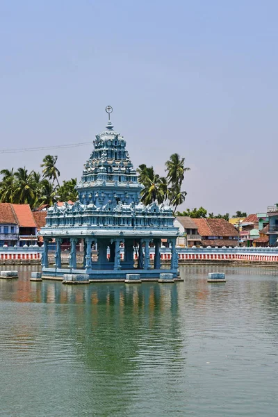 Inde Étang Avec Belvédère Devant Ancien Temple Suchindram Tamil Nadu — Photo