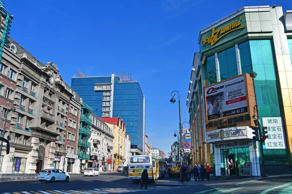 Vladivostok Rusya Federasyonu Ocak 2019 Araba Okeansky Caddesi Güneşli Kış — Stok fotoğraf