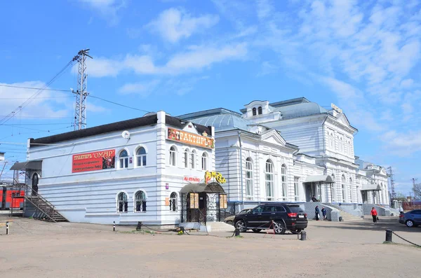 Alexandrov Rusia Mayo 2014 Coches Aparcados Cerca Estación Tren Alexandrov — Foto de Stock