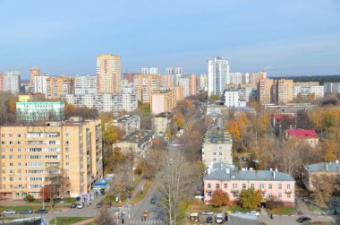 Balashikha, Rusya, 19 Ekim 2014. Sonbaharda Moskova bölgesinde Balashikha şehir görünümü