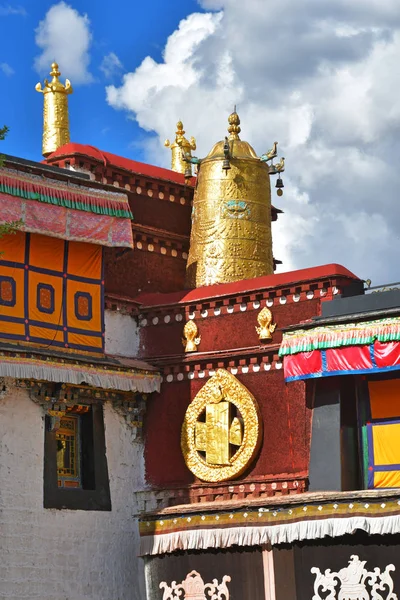 Tibete Lhasa Primeiro Templo Budista Jokhang Atributos Ouro Budismo — Fotografia de Stock