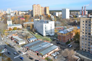 Balashikha, Rusya, 19 Ekim 2014. Sonbaharda Moskova bölgesinde Balashikha şehir görünümü