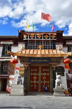 Tibet, Lhasa, Çin, 02 Haziran 2018. Lhasa, Tibet antik Barkhor sokakta Müze girişi