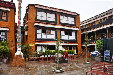 Tibet, Lhasa, Çin, 03 Haziran 2018. Yağmurlu havalarda canggy en eski Budist manastırlarından biri