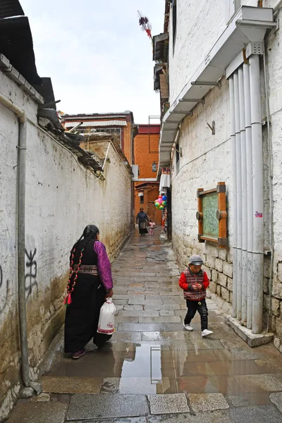 Tibet Lhasa China Junio 2018 Mujer Gorda Niño Uno Los — Foto de Stock