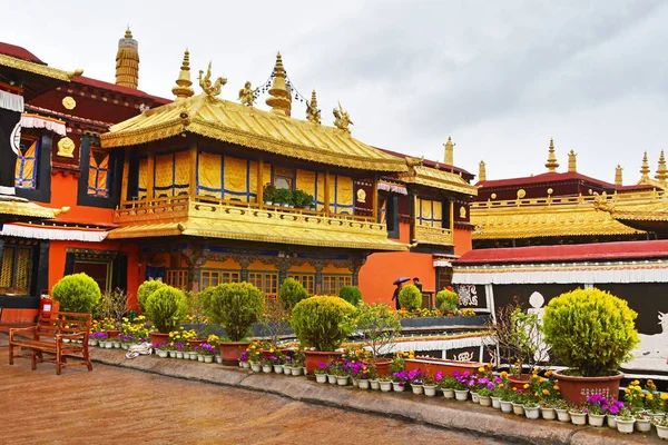 チベット 2018 チベット 雨天の最初の仏教寺院ジョカン — ストック写真