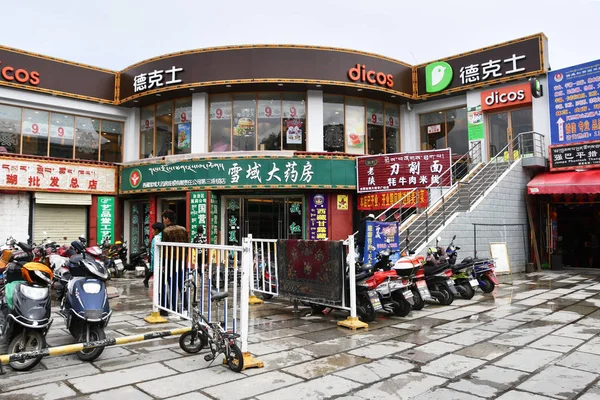 Tibet Lhasa China Juni 2018 Motorfietsen Straat Het Historische Centrum — Stockfoto