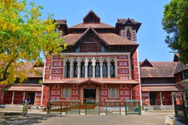 Trivandrum (Thiruvananthapuram), devlet Kerala, Hindistan, Mart, 12, 2019. Turistler sanat ve El Sanatları Müzesi gidin. Trivandrum şehri (Thiruvananthapuram) 