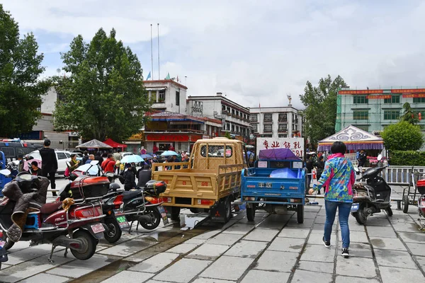 Tybet Lhasa Chiny Czerwiec 2018 Motocykle Zaparkowane Ulicy Historycznym Centrum — Zdjęcie stockowe