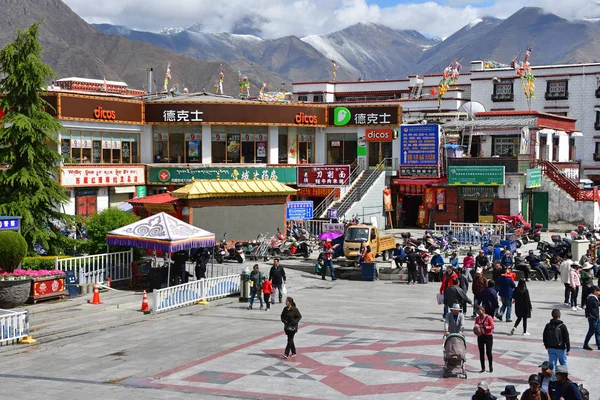 Tibet Lhasa China Juni 2018 Mensen Lopen Buurt Van Checkpoint — Stockfoto