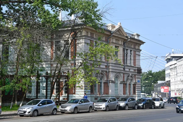 Vladivostok Russie Juillet 2018 Les Voitures Sont Garées Devant Ancienne — Photo