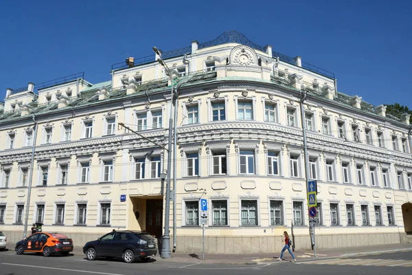 Moscú Rusia Agosto 2018 Coches Aparcados Cerca Del Edificio Dirección —  Fotos de Stock