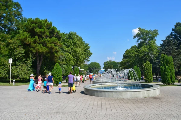 Anapa Oroszország Július 2018 Emberek Mennek Szovjetek Tértől Város Strand — Stock Fotó