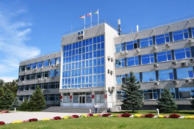 Anapa, Rusya, 16 Temmuz 2018. Anapa şehrinin şehir yönetiminin inşası. Sokak Crymskaya, ev 99